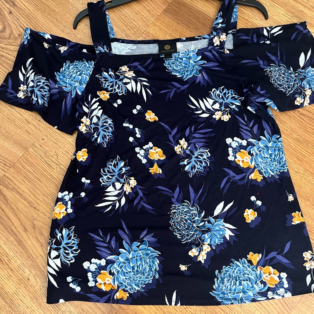 New JM Collection Cold Shoulder Top Sz Small